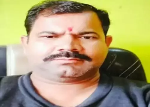 CG Crime: छात्रा से रेप का आरोपी उपसरपंच पति बिहार से से गिरफ्तार, पुलिस का चकमा देकर हो गया था फरार, पटना में छिपा था महिला मित्र के साथ CG Crime: छात्रा से रेप का आरोपी उपसरपंच पति बिहार से से गिरफ्तार, पुलिस का चकमा देकर हो गया था फरार, पटना में छिपा था महिला मित्र के साथ