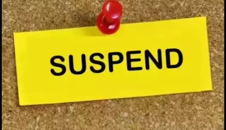 CG Suspended : रिश्वत मांगना पड़ा भारी, युवक से वसूली के आरोप में दो पुलिसकर्मी सस्पेंड, SP ने दिखाई सख्ती