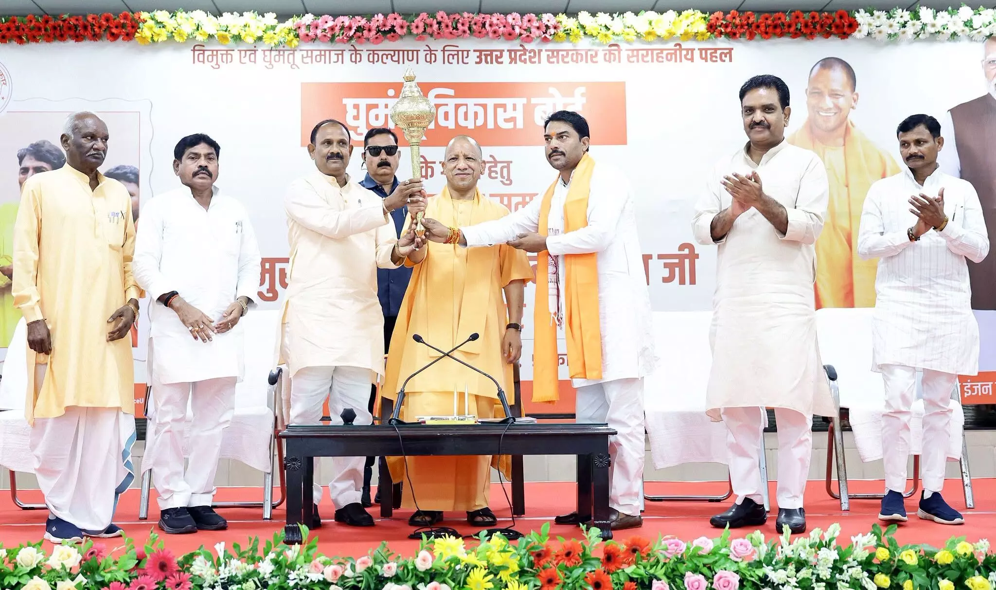 UP : घुमंतू समाज के उत्थान की नई पहल: योगी सरकार ने बनाया विकास बोर्ड, शिक्षा और रोजगार पर रहेगा विशेष फोकस UP : घुमंतू समाज के उत्थान की नई पहल: योगी सरकार ने बनाया विकास बोर्ड, शिक्षा और रोजगार पर रहेगा विशेष फोकस