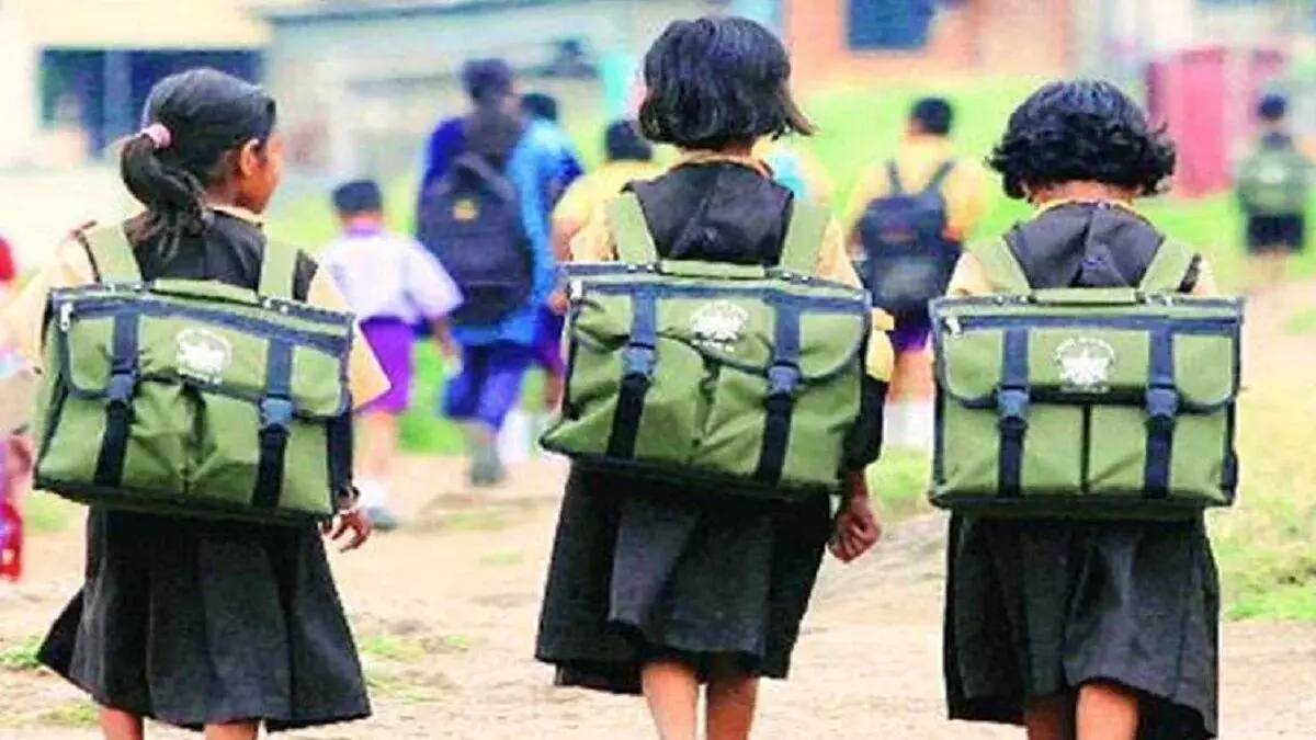 सरकारी स्कूलों का नया टाइम-टेबल: इस दिन हाफ डे, नो बैग डे भी रहेगा जारी सरकारी स्कूलों का नया टाइम-टेबल: इस दिन हाफ डे, नो बैग डे भी रहेगा जारी