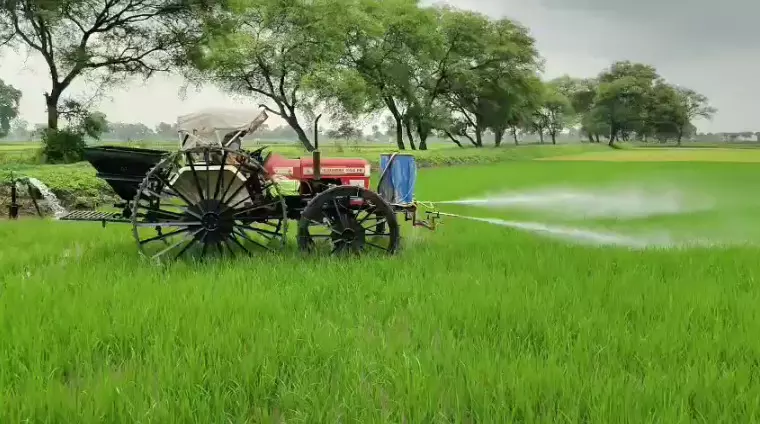 CG Agriculture : बालोद के किसान का अनोखा आविष्कार, 1.70 लाख में तैयार की मशीन; मिनटों में खेत में छिड़काव