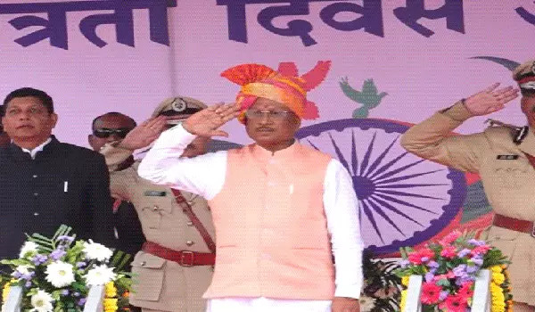 CG News : 15 अगस्त को रायपुर में तिरंगा फहराएंगे CM साय, 33 जिलों के लिए मुख्य अतिथियों की सूची जारी