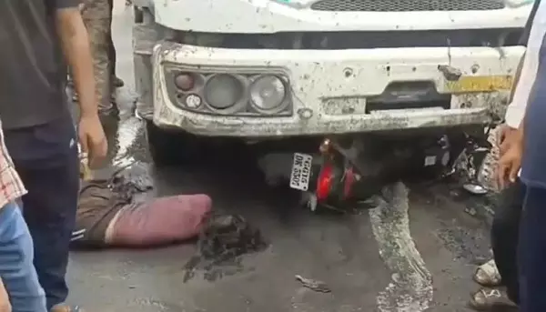 CG Accident : कोयला लदे ट्रक ने बाइक को मारी जोरदार टक्कर, युवती की मौत, युवक गंभीर