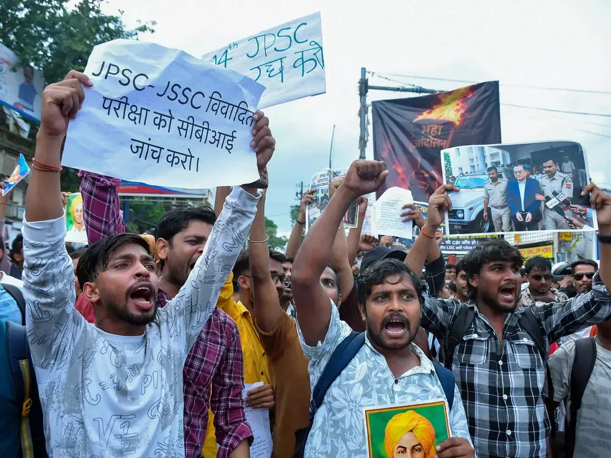 JPSC-JSSC Protest: जेपीएससी-जेएसएससी प्रदर्शन के बीच तीन सदस्यों ने दिया इस्तीफा, सीबीआई जांच की मांग पर अड़े प्रदर्शनकारी JPSC-JSSC Protest: जेपीएससी-जेएसएससी प्रदर्शन के बीच तीन सदस्यों ने दिया इस्तीफा, सीबीआई जांच की मांग पर अड़े प्रदर्शनकारी