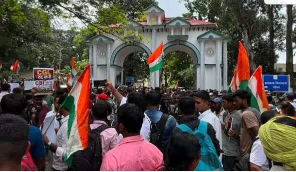 Jharkhand Student Protest Live: पहला बैरिकेड लांघकर प्रदर्शनकारी छात्र आगे बढ़े, रांची में विधानसभा मार्च को रोकने के लिए पुलिस मुस्तैद Jharkhand Student Protest Live: पहला बैरिकेड लांघकर प्रदर्शनकारी छात्र आगे बढ़े, रांची में विधानसभा मार्च को रोकने के लिए पुलिस मुस्तैद