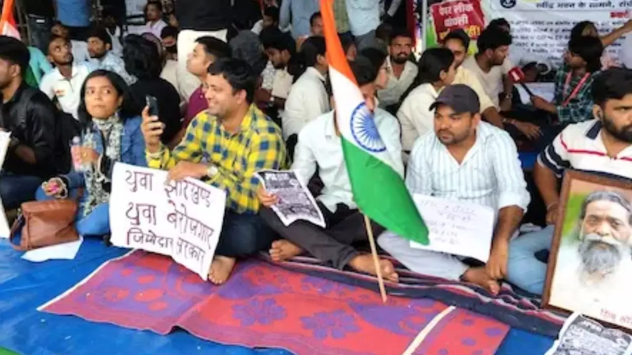 JPSC-JSSC प्रदर्शन के दौरान पुलिस के हाथ में दिखी पेंटबॉल गन और पैलेट गन, जानें कौन-सी है ज्यादा खतरनाक JPSC-JSSC प्रदर्शन के दौरान पुलिस के हाथ में दिखी पेंटबॉल गन और पैलेट गन, जानें कौन-सी है ज्यादा खतरनाक
