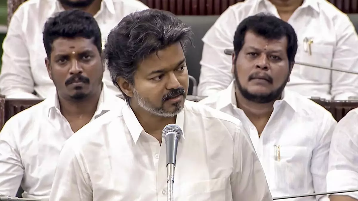 Tamil Nadu: तमिलनाडु विधानसभा में ‘तमिल थाई वाजथु’ पर प्रस्ताव पास: सरकारी कार्यक्रमों में सबसे पहले गाना होगा राज्य गीत Tamil Nadu: तमिलनाडु विधानसभा में ‘तमिल थाई वाजथु’ पर प्रस्ताव पास: सरकारी कार्यक्रमों में सबसे पहले गाना होगा राज्य गीत