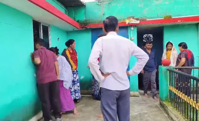 CG Crime : बच्चों के रोने की आवाज सुनकर पहुंचा मकान मालिक, कमरे में फंदे पर मिले पति-पत्नी के शव CG Crime : बच्चों के रोने की आवाज सुनकर पहुंचा मकान मालिक, कमरे में फंदे पर मिले पति-पत्नी के शव