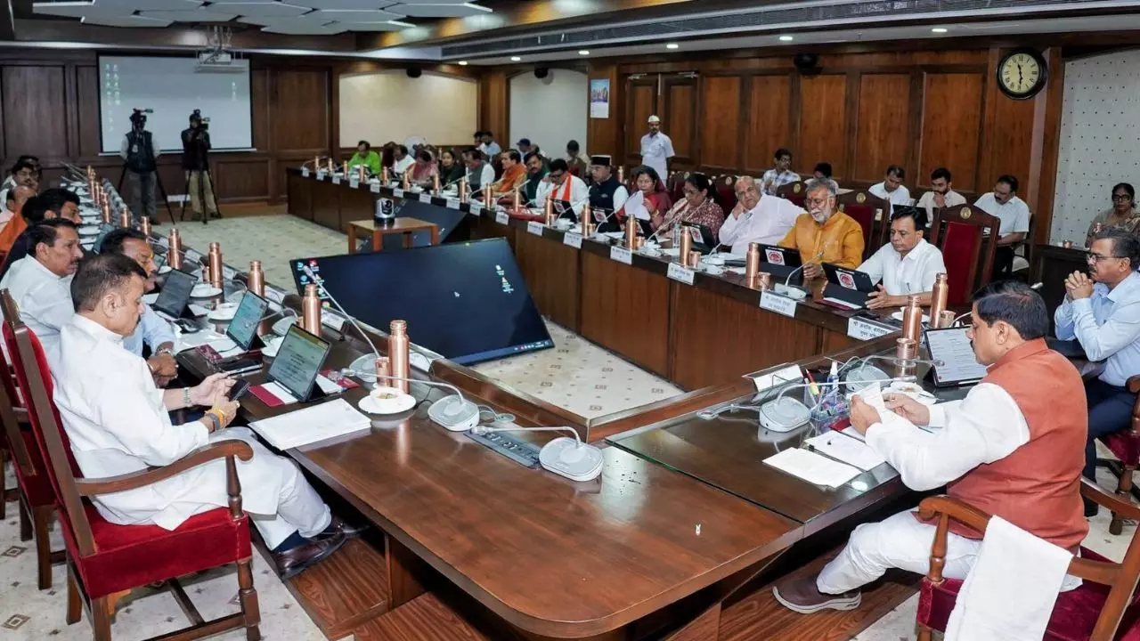 MP Cabinet Decisions: मोहन कैबिनेट के बड़े फैसले, भोपाल-विदिशा फोरलेन को मंजूरी, सोयाबीन रिसर्च सेंटर के लिए मिलेगी जमीन