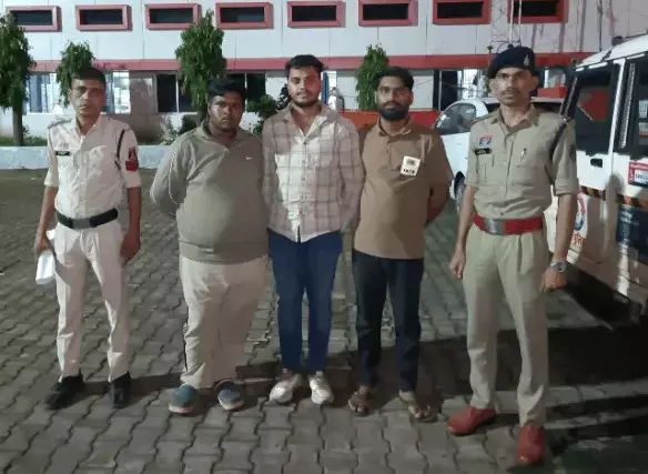 CG Crime: नाबालिग को धमकाकर करवाते थे चोरी, कांग्रेस पार्षद के बेटे समेत 3 गिरफ्तार