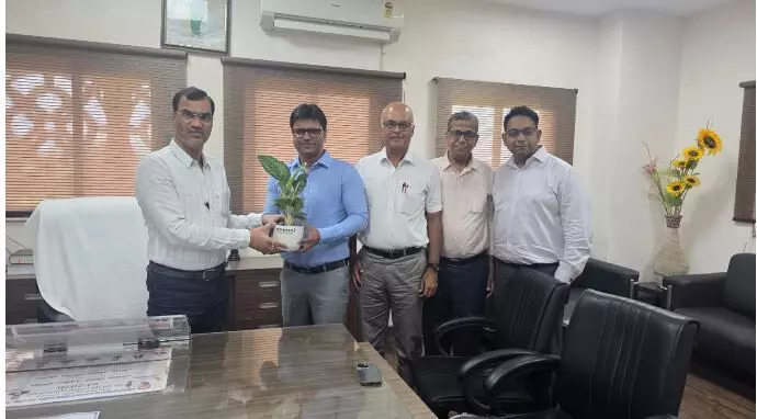 CG News: जल्द होगा हाउसिंग सोसायटी को कॉमन एरिया का हस्तांतरण, क्रेडाई ने सहकारिता सचिव से की मुलाकात, प्रक्रिया को सरल और यूज़र फ्रेंडली बनाने का दिया भरोसा CG News: जल्द होगा हाउसिंग सोसायटी को कॉमन एरिया का हस्तांतरण, क्रेडाई ने सहकारिता सचिव से की मुलाकात, प्रक्रिया को सरल और यूज़र फ्रेंडली बनाने का दिया भरोसा