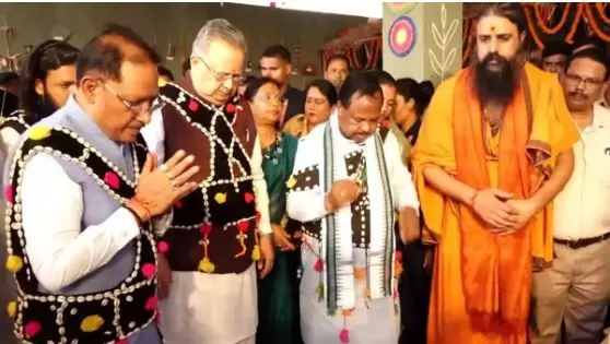 Hareli Tihar 2026: मुख्यमंत्री निवास में सजी लोक संस्कृति की जीवंत झांकी,लोकगीत-लोकनृत्य और छत्तीसगढ़ी व्यंजनों की महक से सराबोर हुआ नया रायपुर, देखें लाइव Hareli Tihar 2026: मुख्यमंत्री निवास में सजी लोक संस्कृति की जीवंत झांकी,लोकगीत-लोकनृत्य और छत्तीसगढ़ी व्यंजनों की महक से सराबोर हुआ नया रायपुर, देखें लाइव
