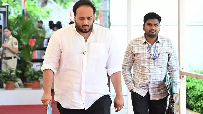 NCP नेता जीशान सिद्दीकी को फिर जान से मारने की धमकी, जांच कर रही मुंबई पुलिस NCP नेता जीशान सिद्दीकी को फिर जान से मारने की धमकी, जांच कर रही मुंबई पुलिस