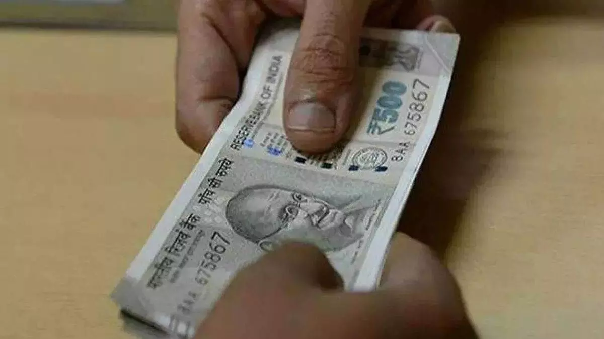 MP News : रिश्वतखोर बाबू पर लोकायुक्त का शिकंजा, 5 हजार लेते गिरफ्तार, GPF के नाम पर मांगे थे रुपये