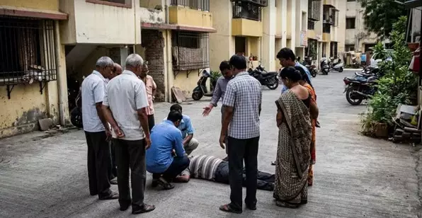 UP News : 8वीं मंजिल से कूदकर पशु चिकित्सक ने दी जान, 1.40 करोड़ की ठगी के बाद लिखा सुसाइड नोट UP News : 8वीं मंजिल से कूदकर पशु चिकित्सक ने दी जान, 1.40 करोड़ की ठगी के बाद लिखा सुसाइड नोट