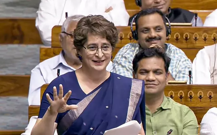 प्रियंका गांधी का अमित शाह पर निशाना, बोलीं- गृह मंत्री सिर्फ वंदे मातरम गाने आए, ऐसे कैसे चलेगी संसद!
