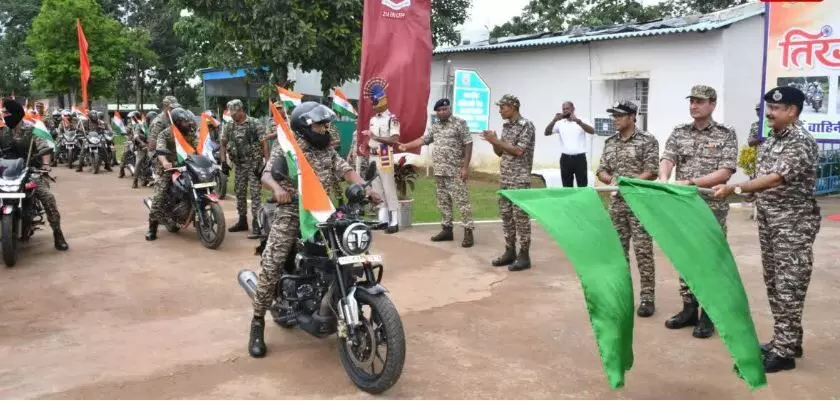 Bijapur CRPF Tricolour Bike Rally: तिरंगा बाइक रैली से गूंजा बीजापुर, छत्तीसगढ़ के नक्सलमुक्त होने के बाद आजादी का जश्न, 250 से ज्यादा मोटरसाइकिलों पर निकले जवान