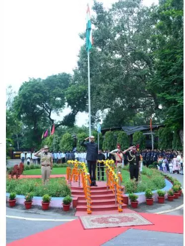 Raipur Independence Day Celebrations: राज्यपाल रमेन डेका ने लोकभवन में किया ध्वजारोहण, परेड की ली सलामी,मोबाइल एम्बुलेंस को हरी झंडी दिखाकर किया रवाना Raipur Independence Day Celebrations: राज्यपाल रमेन डेका ने लोकभवन में किया ध्वजारोहण, परेड की ली सलामी,मोबाइल एम्बुलेंस को हरी झंडी दिखाकर किया रवाना