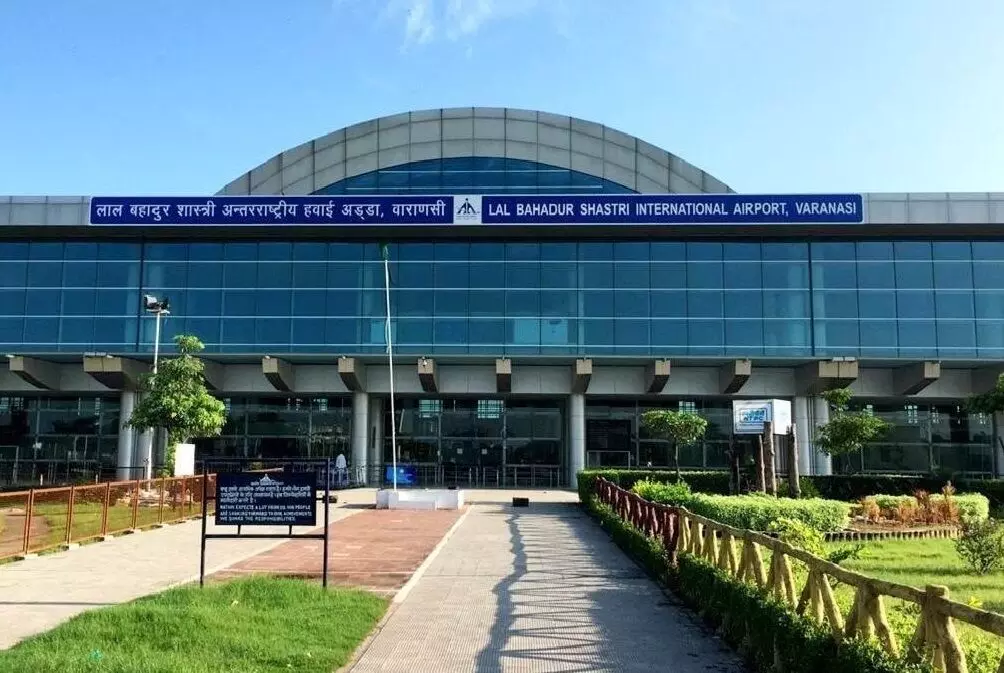 Babatpur Airport: बाबतपुर एयरपोर्ट पर लाइसेंसी पिस्टल से चली गोली, 2 सुरक्षा कर्मी घायल; मुंबई जा रहा था यात्री Babatpur Airport: बाबतपुर एयरपोर्ट पर लाइसेंसी पिस्टल से चली गोली, 2 सुरक्षा कर्मी घायल; मुंबई जा रहा था यात्री