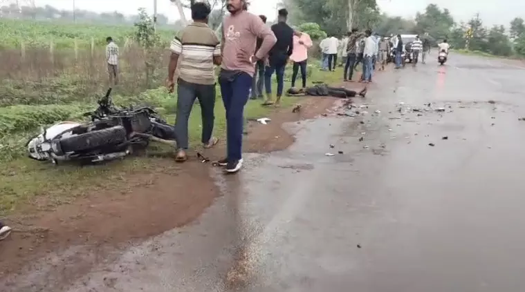 CG Accident : कार-बाइक की आमने-सामने भिड़ंत, 5 साल के मासूम समेत 4 घायल CG Accident : कार-बाइक की आमने-सामने भिड़ंत, 5 साल के मासूम समेत 4 घायल