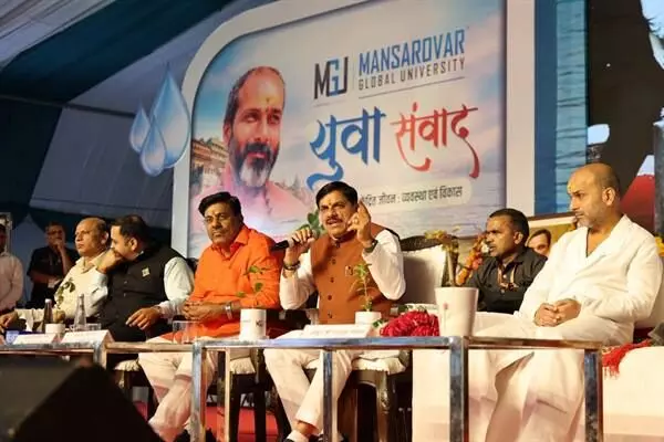 MP News : मुख्यमंत्री डॉ. मोहन यादव ने युवाओं से किया संवाद, 2027 को ‘युवा वर्ष’ बनाने पर रखी सरकार की प्राथमिकता