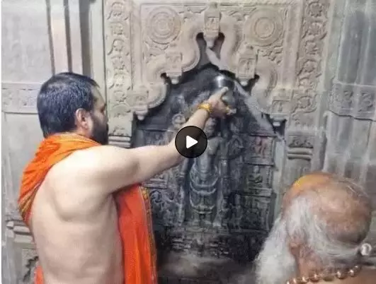 Ujjain Nagchandreshwar Temple: श्रावण के तीसरे सोमवार पर महाकाल के दरबार में उमड़ा आस्था का सैलाब, नागपंचमी पर नागचंद्रेश्वर के दर्शन के लिए उमड़ी भीड़