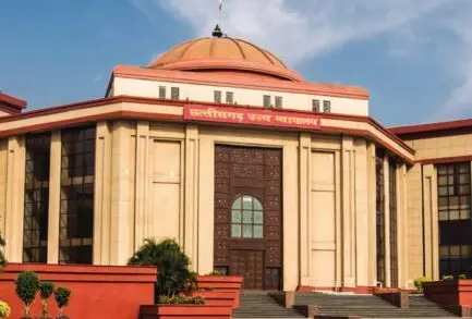 Chhattisgarh High Court: परिवार का एक सदस्य पहले से सरकारी नौकरी में है तो दूसरे को नहीं मिलेगा लाभ, अनुकंपा नियुक्ति पर हाई कोर्ट का बड़ा फैसला Chhattisgarh High Court: परिवार का एक सदस्य पहले से सरकारी नौकरी में है तो दूसरे को नहीं मिलेगा लाभ, अनुकंपा नियुक्ति पर हाई कोर्ट का बड़ा फैसला