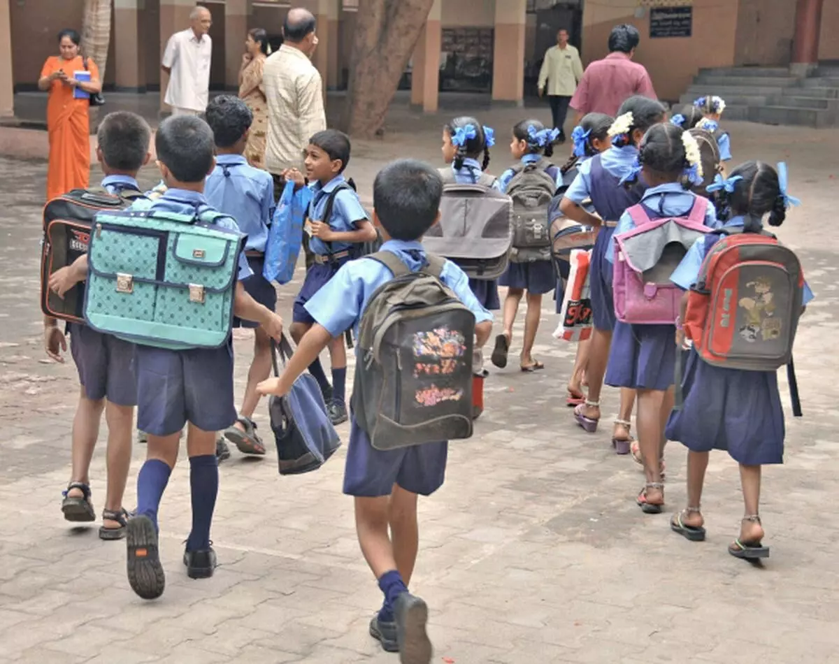 Government Schools : सरकारी स्कूलों में नए नियम, बिना अनुमति एंट्री और फोटो-वीडियोग्राफी पर रोक