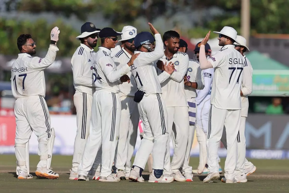 IND vs SL 1st Test Day 5: गॉल टेस्ट में भारत की बड़ी जीत, श्रीलंका 206 रन पर ऑलआउट, सीरीज में 1-0 की बढ़त, WTC पॉइंट्स टेबल में मिला फायदा IND vs SL 1st Test Day 5: गॉल टेस्ट में भारत की बड़ी जीत, श्रीलंका 206 रन पर ऑलआउट, सीरीज में 1-0 की बढ़त, WTC पॉइंट्स टेबल में मिला फायदा