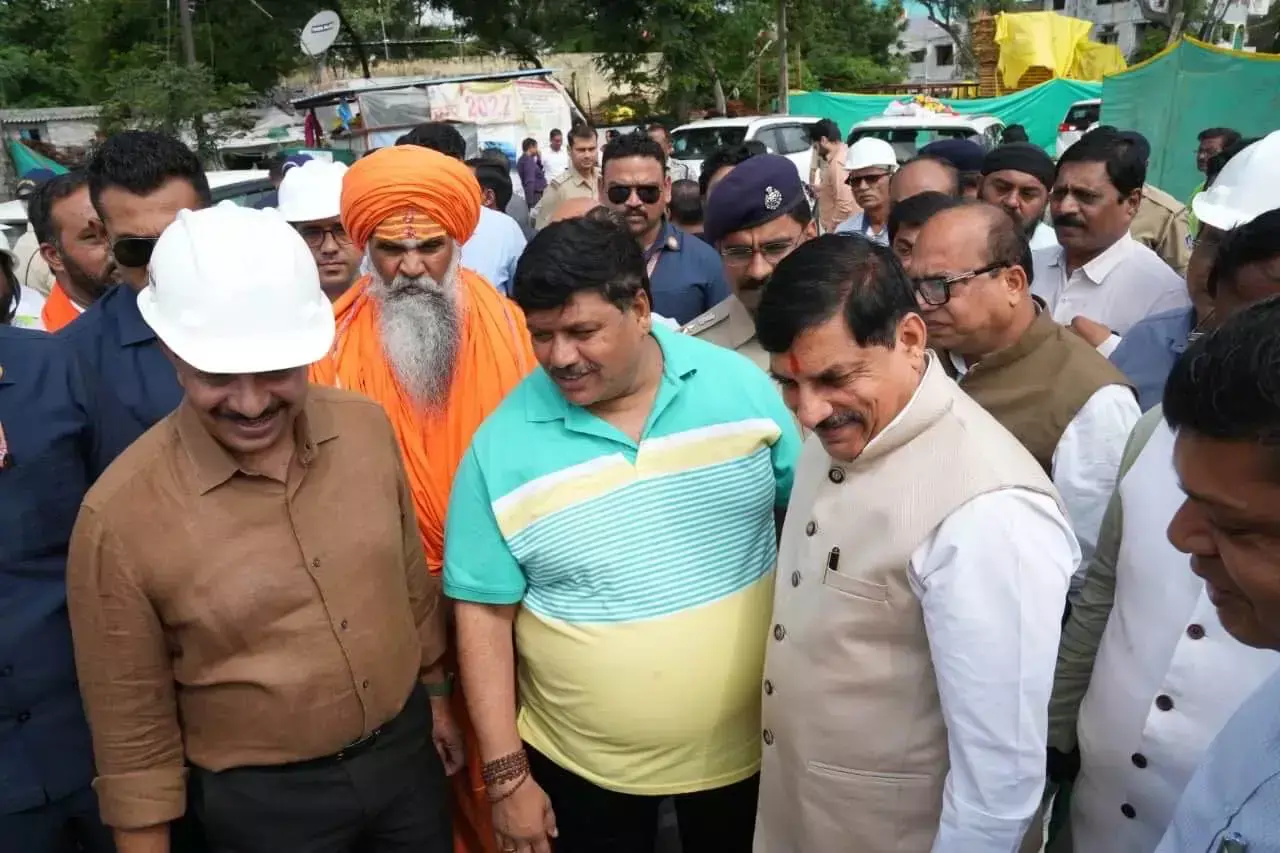 MP : मुख्यमंत्री डॉ. मोहन यादव ने उज्जैन में निर्माण कार्यों का किया निरीक्षण, भगवान चिंता हरण गणेश के दर्शन कर लिया आशीर्वाद MP : मुख्यमंत्री डॉ. मोहन यादव ने उज्जैन में निर्माण कार्यों का किया निरीक्षण, भगवान चिंता हरण गणेश के दर्शन कर लिया आशीर्वाद