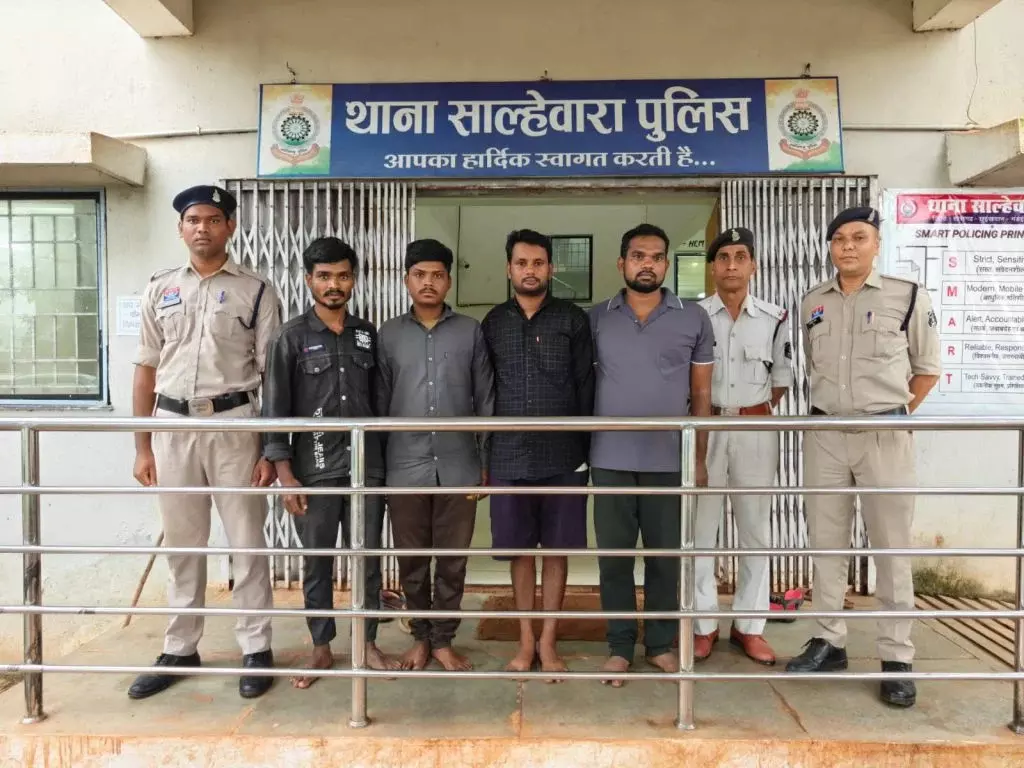 CG News : दो पिकअप में ठूंसकर ले जाए जा रहे 10 मवेशी बरामद, 4 आरोपी गिरफ्तार CG News : दो पिकअप में ठूंसकर ले जाए जा रहे 10 मवेशी बरामद, 4 आरोपी गिरफ्तार