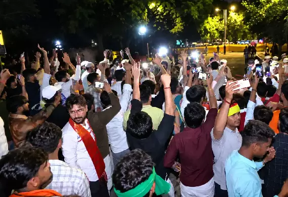 UGC Jantar Mantar protest: जंतर-मंतर पर खुला नया मोर्चा, UGC के नए नियमों और आरक्षण के खिलाफ बैनर पोस्टर लेकर जुटे हजारों लोग, सुरक्षा के कड़े इंतजाम UGC Jantar Mantar protest: जंतर-मंतर पर खुला नया मोर्चा, UGC के नए नियमों और आरक्षण के खिलाफ बैनर पोस्टर लेकर जुटे हजारों लोग, सुरक्षा के कड़े इंतजाम