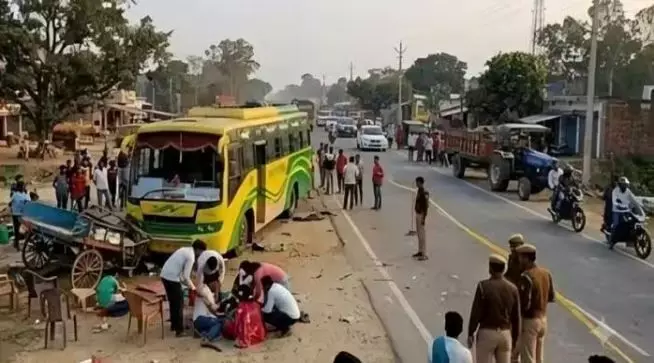 Bihar News: ऑर्केस्ट्रा देख रहे लोगों को बस ने रौंदा, 5 की मौत, कई घायल, बढ़ सकता है मौत का आंकड़ा Bihar News: ऑर्केस्ट्रा देख रहे लोगों को बस ने रौंदा, 5 की मौत, कई घायल, बढ़ सकता है मौत का आंकड़ा