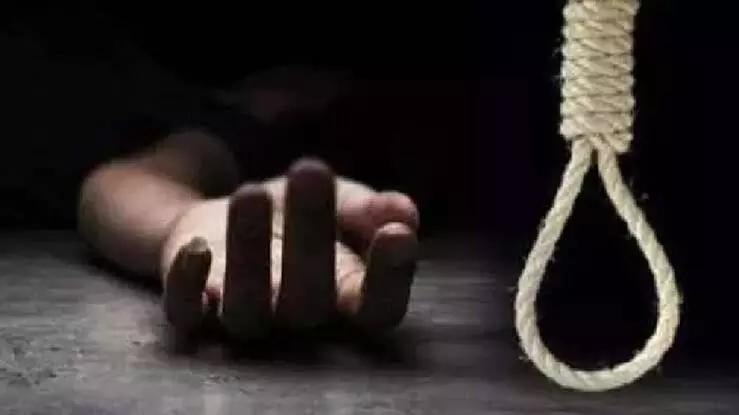 MP News : 11वीं के छात्र ने स्कूल से लौटने के बाद उठाया खौफनाक कदम, फांसी लगाकर दी जान MP News : 11वीं के छात्र ने स्कूल से लौटने के बाद उठाया खौफनाक कदम, फांसी लगाकर दी जान