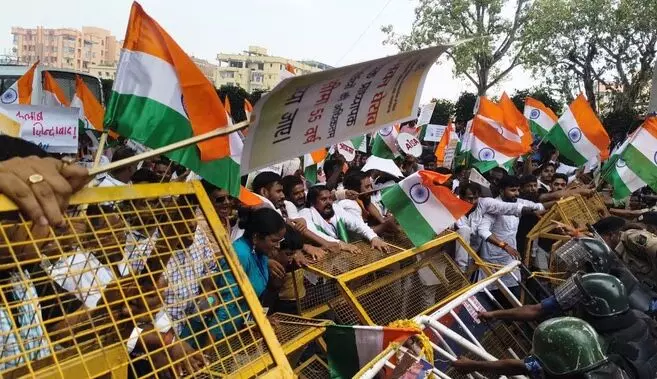 पटना में असिस्टेंट प्रोफेसर अभ्यर्थियों का लोकभवन मार्च, प्रदर्शनकारियों ने बैरिकेडिंग तोड़ी; पुलिस से झड़प पटना में असिस्टेंट प्रोफेसर अभ्यर्थियों का लोकभवन मार्च, प्रदर्शनकारियों ने बैरिकेडिंग तोड़ी; पुलिस से झड़प