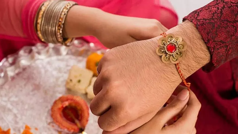 Raksha Bandhan 2026 : 28 अगस्त को पूरे दिन बांध सकेंगे राखी, भद्रा नहीं डालेगी बाधा; जानें शुभ मुहूर्त Raksha Bandhan 2026 : 28 अगस्त को पूरे दिन बांध सकेंगे राखी, भद्रा नहीं डालेगी बाधा; जानें शुभ मुहूर्त