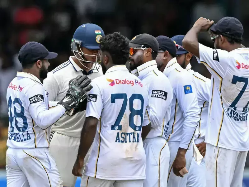 IND vs SL 2nd Test: मैदान पर भिड़े यशस्वी जायसवाल और असिथा फर्नांडो, सिर टकराने के बाद धक्का-मुक्की - VIDEO IND vs SL 2nd Test: मैदान पर भिड़े यशस्वी जायसवाल और असिथा फर्नांडो, सिर टकराने के बाद धक्का-मुक्की - VIDEO