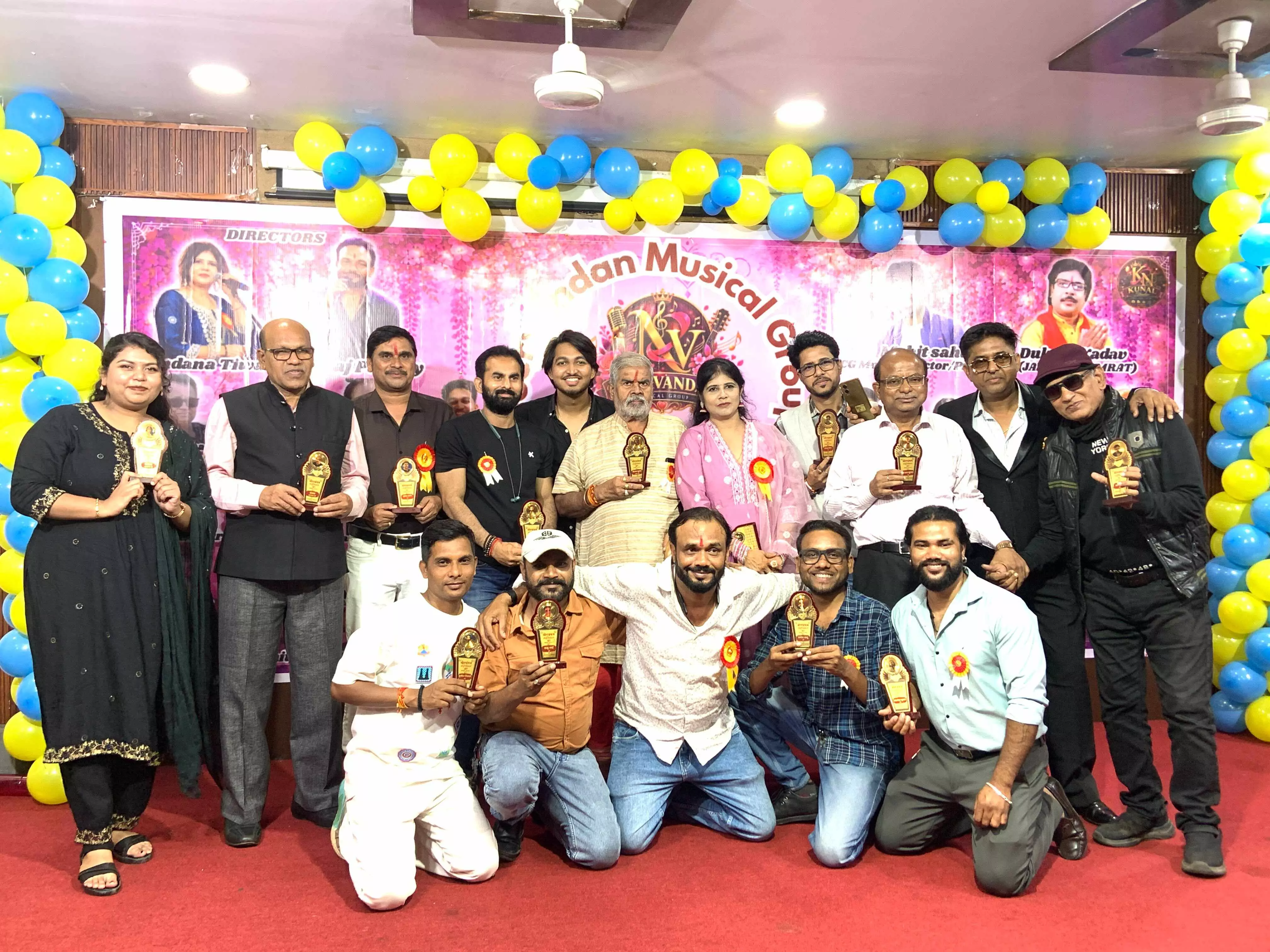 Raipur News : नीरवंदन म्यूजिकल ग्रुप का सातवां संगीत समारोह, एक मंच पर दिखीं परिवार की तीन पीढ़ियां Raipur News : नीरवंदन म्यूजिकल ग्रुप का सातवां संगीत समारोह, एक मंच पर दिखीं परिवार की तीन पीढ़ियां