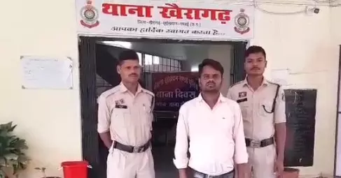 CG News : नवविवाहिता की मौत का खुलासा, दहेज प्रताड़ना के आरोप में पति गिरफ्तार CG News : नवविवाहिता की मौत का खुलासा, दहेज प्रताड़ना के आरोप में पति गिरफ्तार