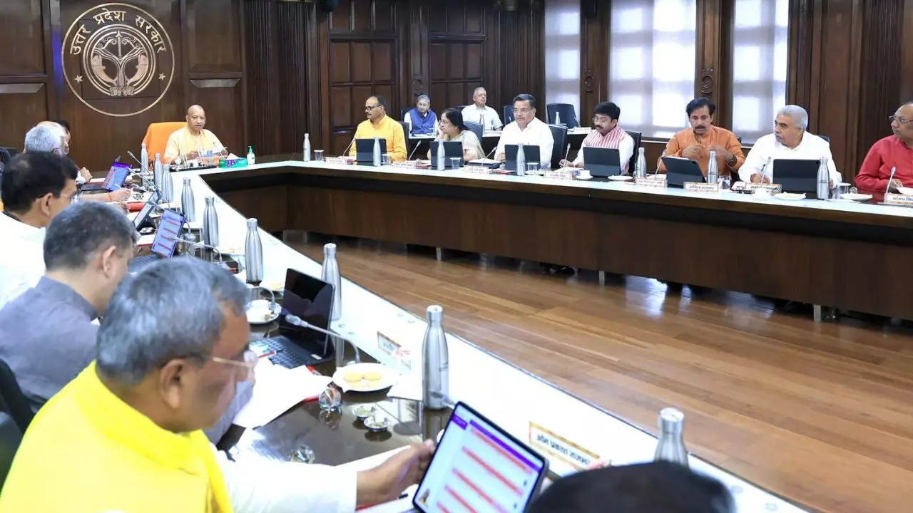 UP Cabinet : योगी कैबिनेट के बड़े फैसले : 60 से अधिक उम्र की महिलाओं को आजीवन फ्री बस यात्रा; एक्सप्रेसवे विस्तार और छात्रवृत्ति पोर्टल को दी मंजूरी UP Cabinet : योगी कैबिनेट के बड़े फैसले : 60 से अधिक उम्र की महिलाओं को आजीवन फ्री बस यात्रा; एक्सप्रेसवे विस्तार और छात्रवृत्ति पोर्टल को दी मंजूरी