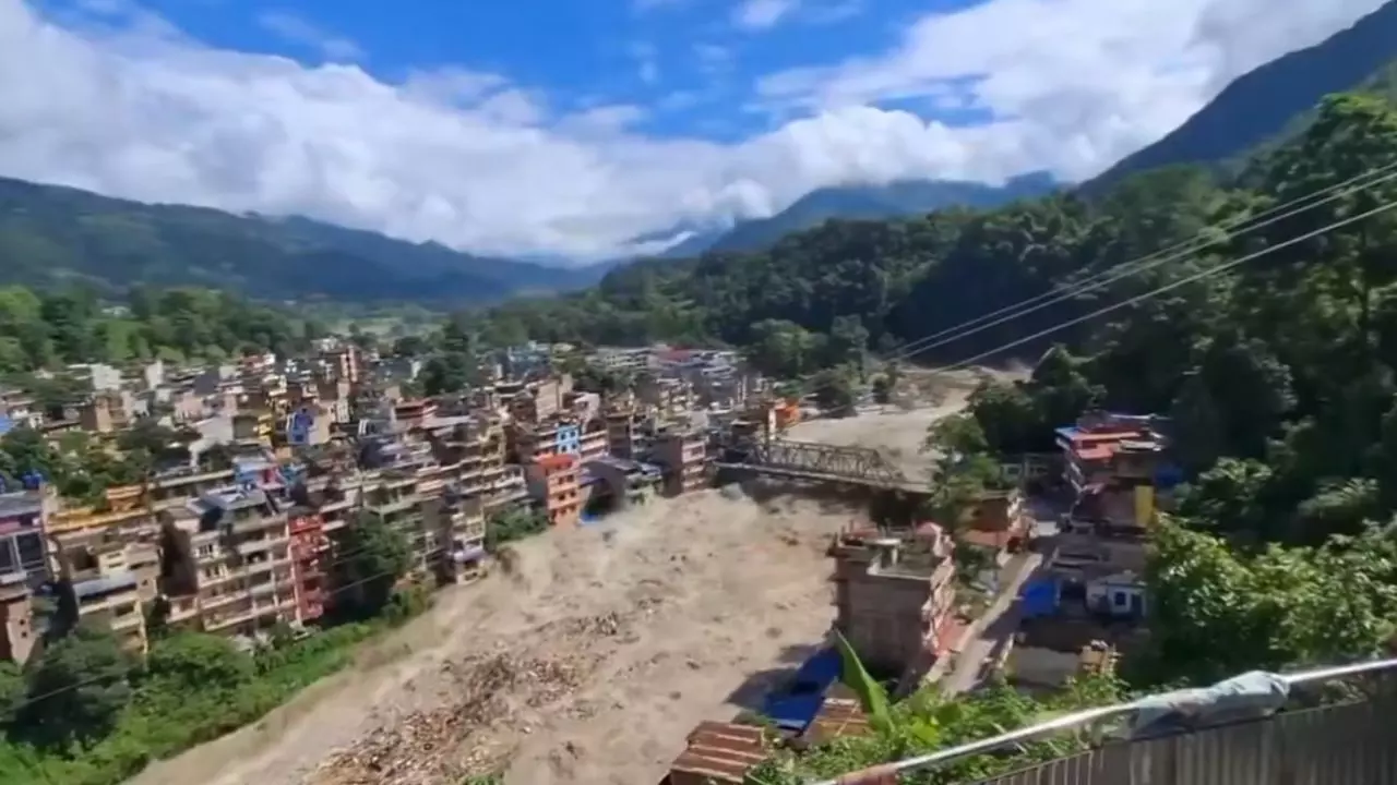 Nepal Flash Flood : नेपाल में बाढ़ से भारी तबाही, अब तक 100 से अधिक शव बरामद; 133 भारतीय समेत 403 लोग लापता Nepal Flash Flood : नेपाल में बाढ़ से भारी तबाही, अब तक 100 से अधिक शव बरामद; 133 भारतीय समेत 403 लोग लापता