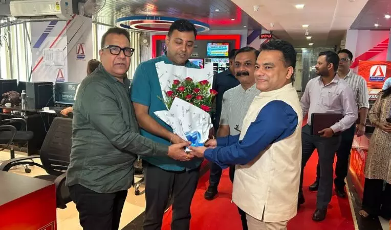 IAS रजत बंसल पहुंचे एशियन न्यूज के स्टूडियो, चेयरमैन सुबोध सिंघानिया ने किया स्वागत, खबरों की सराहना कर दी शुभकामनाएं IAS रजत बंसल पहुंचे एशियन न्यूज के स्टूडियो, चेयरमैन सुबोध सिंघानिया ने किया स्वागत, खबरों की सराहना कर दी शुभकामनाएं