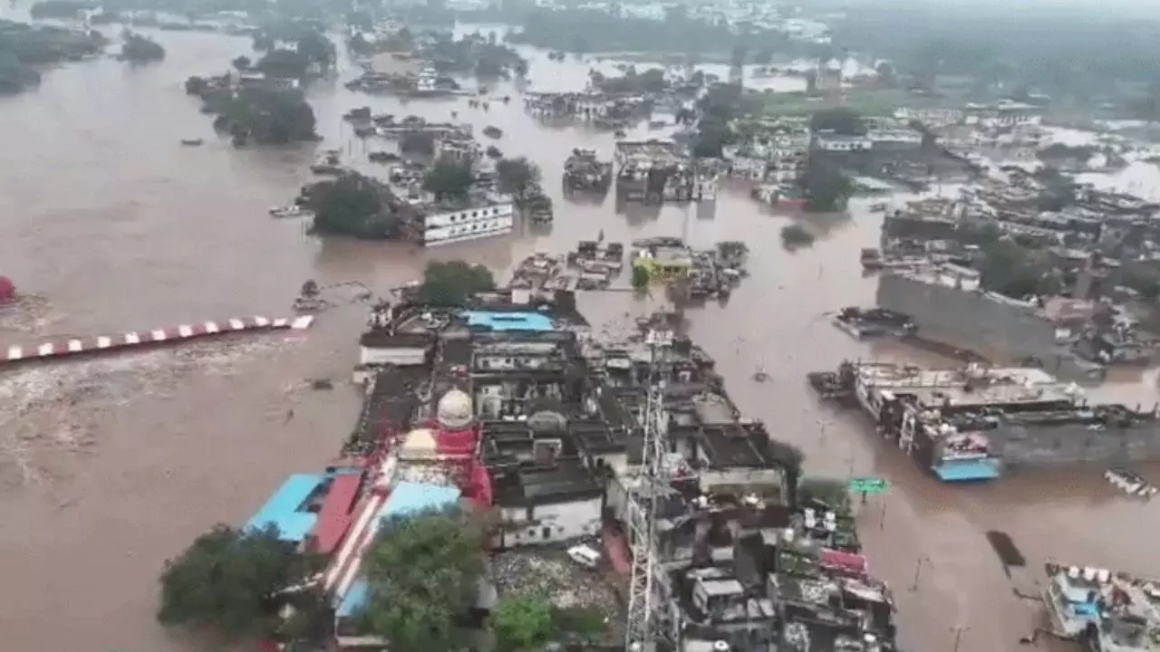 Chitrakoot Flood : 23 साल बाद मंदाकिनी का रौद्र रूप, 700 से ज्यादा लोगों का रेस्क्यू, अलर्ट जारी; CM मोहन ने दिए निर्देश Chitrakoot Flood : 23 साल बाद मंदाकिनी का रौद्र रूप, 700 से ज्यादा लोगों का रेस्क्यू, अलर्ट जारी; CM मोहन ने दिए निर्देश