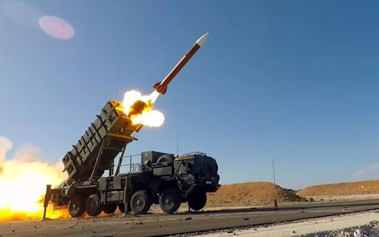भारत को 5 और S-400 देगा रूस: 50 हजार करोड़ से ज्यादा का प्रस्ताव, चीन-पाकिस्तान की बढ़ेगी टेंशन भारत को 5 और S-400 देगा रूस: 50 हजार करोड़ से ज्यादा का प्रस्ताव, चीन-पाकिस्तान की बढ़ेगी टेंशन