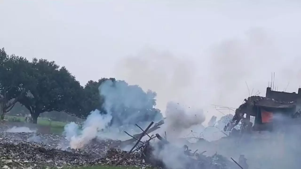 Kaushambi Firecracker Factory Blast: पटाखा फैक्ट्री में भीषण धमाका, 11 लोगों की मौत; कई घायल, रेस्क्यू जारी, मुआवजे का ऐलान Kaushambi Firecracker Factory Blast: पटाखा फैक्ट्री में भीषण धमाका, 11 लोगों की मौत; कई घायल, रेस्क्यू जारी, मुआवजे का ऐलान