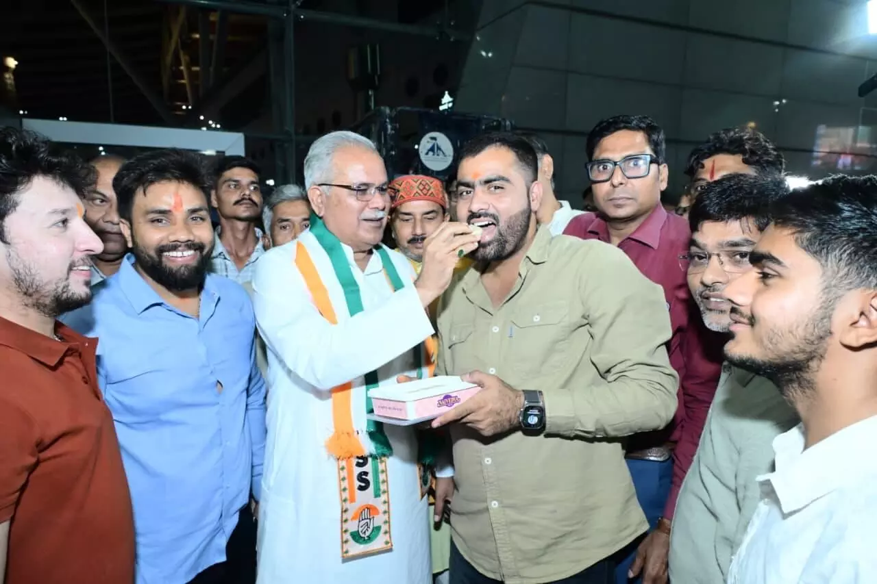CG Youth Congress Election : युवा कांग्रेस चुनाव में बड़ा उलटफेर, हनी बग्गा निर्विरोध प्रदेश उपाध्यक्ष, खेमेबाजी की चर्चा तेज CG Youth Congress Election : युवा कांग्रेस चुनाव में बड़ा उलटफेर, हनी बग्गा निर्विरोध प्रदेश उपाध्यक्ष, खेमेबाजी की चर्चा तेज