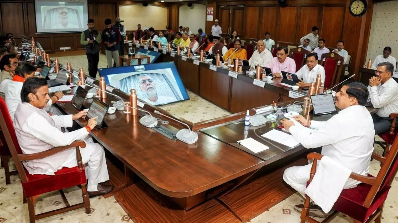 MP Mohan Cabinet : मोहन कैबिनेट के बड़े फैसले, RGPV के तीन नए विश्वविद्यालयों में बंटवारा; 41 हजार करोड़ की योजनाओं को मंजूरी MP Mohan Cabinet : मोहन कैबिनेट के बड़े फैसले, RGPV के तीन नए विश्वविद्यालयों में बंटवारा; 41 हजार करोड़ की योजनाओं को मंजूरी