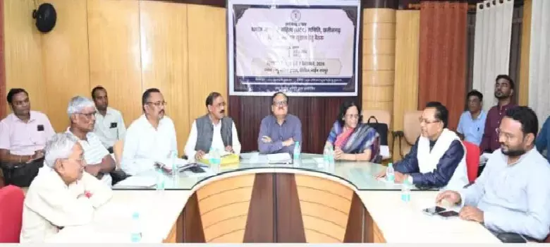 Chhattisgarh Uniform Civil Code: आदिवासी परंपराओं के संरक्षण के साथ बने UCC, बस्तर-सरगुजा के प्रतिनिधियों ने ड्राफ्ट कमेटी के सामने रखे अपने सुझाव Chhattisgarh Uniform Civil Code: आदिवासी परंपराओं के संरक्षण के साथ बने UCC, बस्तर-सरगुजा के प्रतिनिधियों ने ड्राफ्ट कमेटी के सामने रखे अपने सुझाव