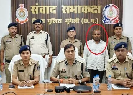 CG Crime : दोहरे हत्याकांड की गुत्थी सुलझी, भाई-भाभी का हत्यारा निकला भाई, आरोपी गिरफ्तार CG Crime : दोहरे हत्याकांड की गुत्थी सुलझी, भाई-भाभी का हत्यारा निकला भाई, आरोपी गिरफ्तार