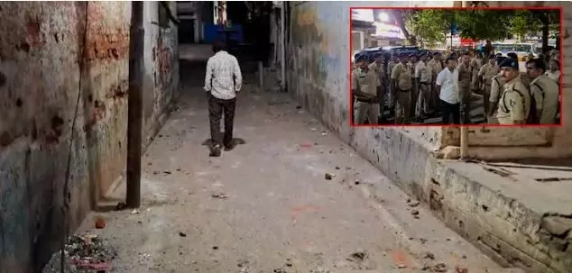 Bilaspur Khaparganj Pattharav Case: बिलासपुर खपरगंज पथराव मामले में फरार हिस्ट्रीशीटर का सरेंडर, देर रात पहुंचा सिटी कोतवाली थाना Bilaspur Khaparganj Pattharav Case: बिलासपुर खपरगंज पथराव मामले में फरार हिस्ट्रीशीटर का सरेंडर, देर रात पहुंचा सिटी कोतवाली थाना